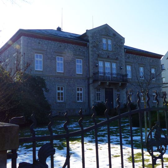 Fabrikantenvilla mit originaler Einfriedung Dresdener Straße 41