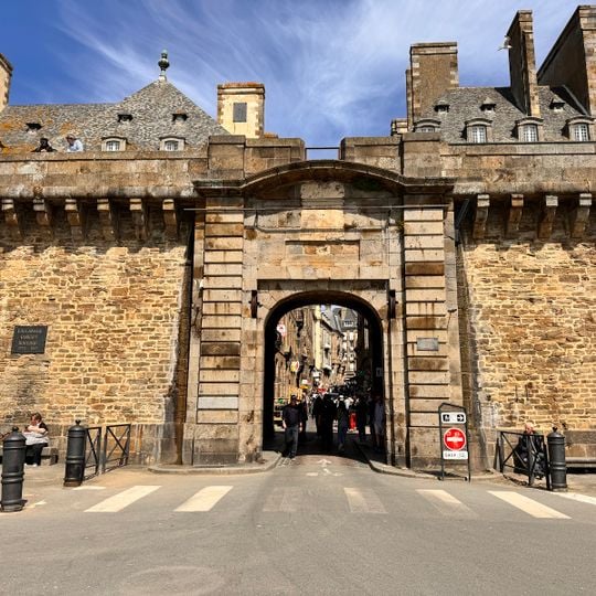 Dinan Gate