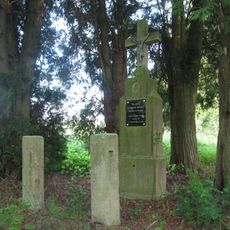 Kříž severně od Nekrasína u řeky Kamenice