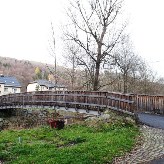 Lávka přes Lomnou v Dolní Lomné u pohostinství Beskyd