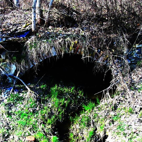 Klenutý cihelný můstek u Prachatické ulice v Bavorově