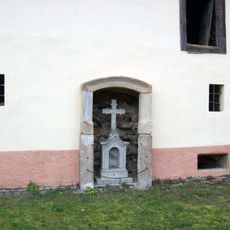 Kříž v Újezdu nade Mží u zámku