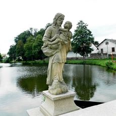 Socha svatého Josefa s Jezulátkem na mostě v Úsobí