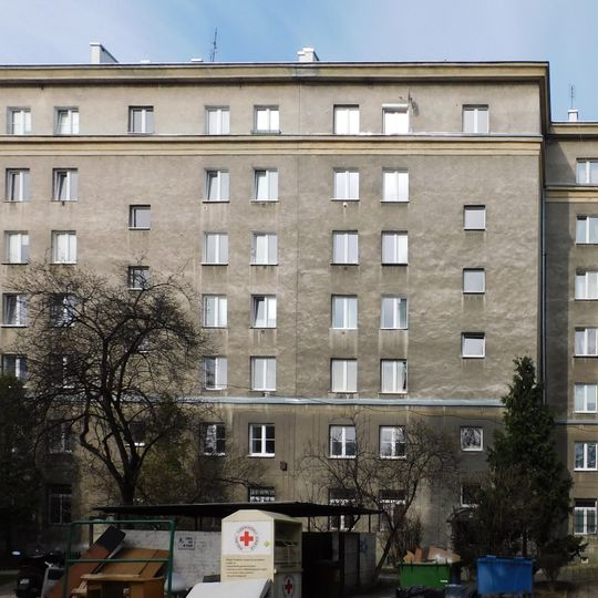 Blok przy ulicy Białobrzeskiej 26