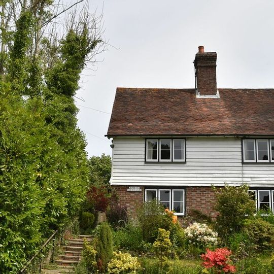 April Cottage  Holly Cottage