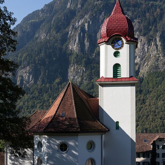 Katholische Kirche St. Albin mit Beinhaus