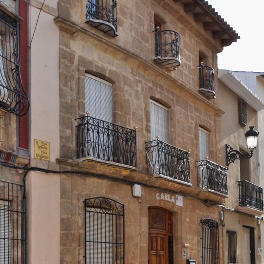 Edificio en la Plaza de la Iglesia, 1