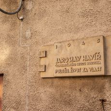 Pamětní deska Jaroslava Havíře na Malém náměstí v Sobotce