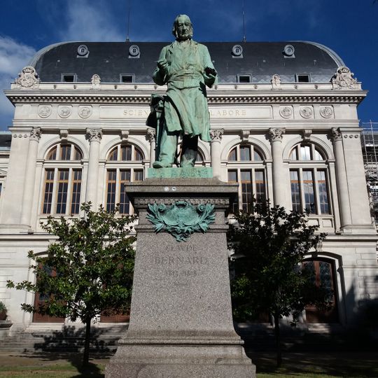 Statue de Claude Bernard