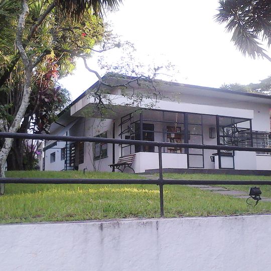 Centro Cultural e de Estudos Superiores Aúthos Pagano