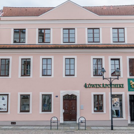 Wohnhaus in geschlossener Bebauung in Ecklage Obermarkt 2