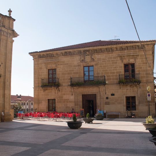 Palacio De Los Salazar Y Quintano