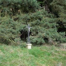 Kříž severně od Březiny u okraje lesa