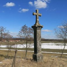 Kříž u silnice jižně od Radonic