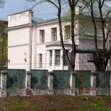 Хомутовский тупик 10 c1, Ограда