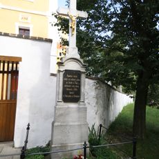Kříž u kostela sv. Jakuba Většího v Naloučanech