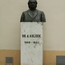 Pomník Aloisa Kolíska, podstavec