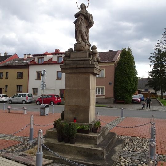 Socha Panny Marie v Dolním Benešově na náměstí Cypriána Lelka