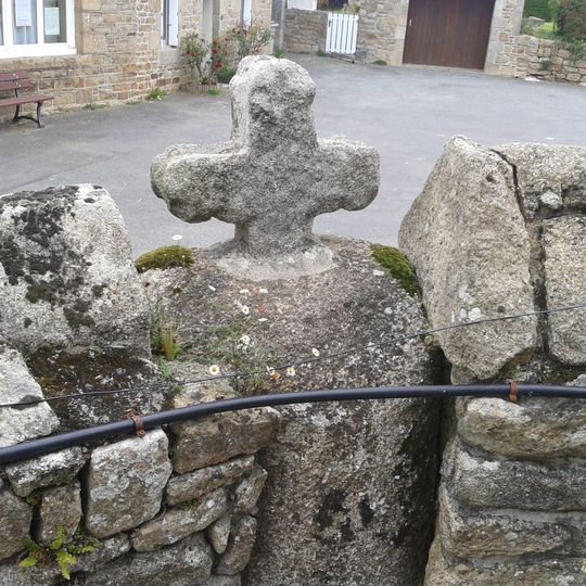 Croix du mur de l'enclos de Ploulec'h