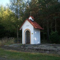 Kaple východně od Dolců