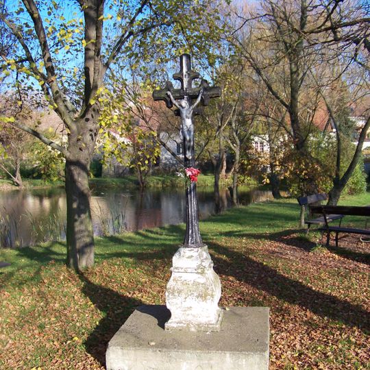 Cross by Miškovice pond
