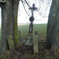 Kříž jihovýchodně od Hodějovic