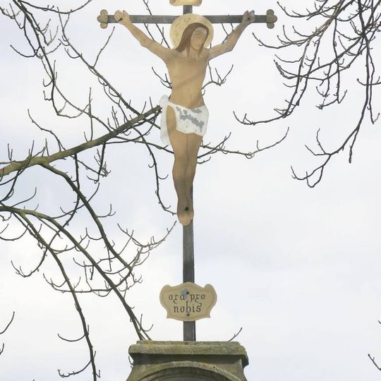 Kříž na pastvině východně od Vlčího Dolu