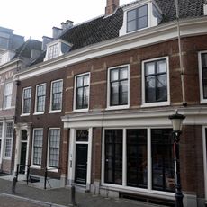 Zweiteiliges Haus mit Satteldach