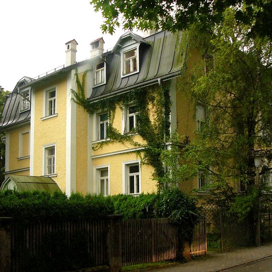 Villenartiges Wohnhaus