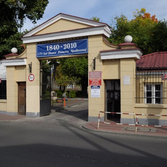 Zespół d. konwentu pijarów, ob. dom opieki społecznej