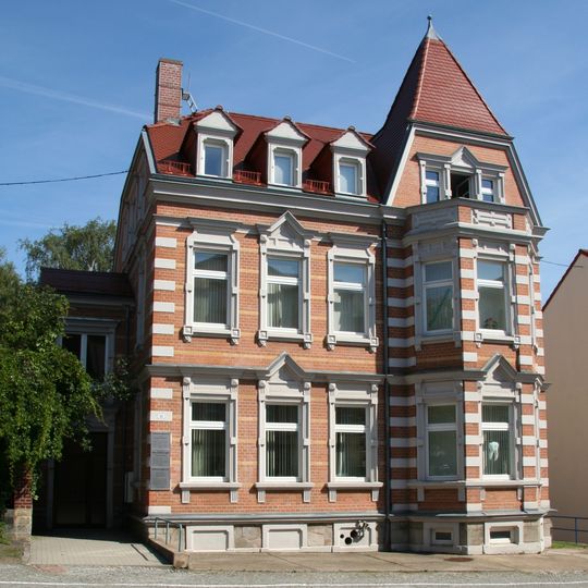 Wohnhaus in offener Bebauung