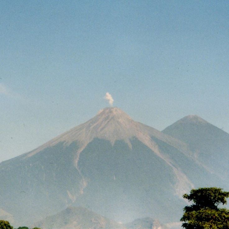 アカテナンゴ火山