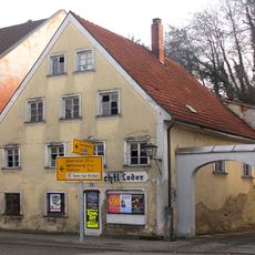 Wohn- und Geschäftshaus