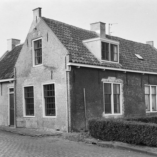 Kerkstraat 12, Zuidland