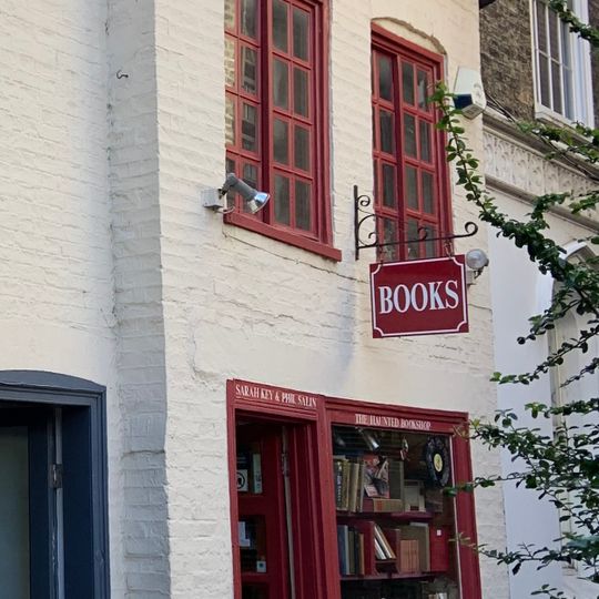 9, St Edward's Passage