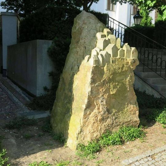 Kamenná plastika v parku za Černou věží v Klatovech