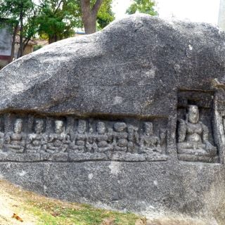 Kauwadol hill boulder sculptures near east face