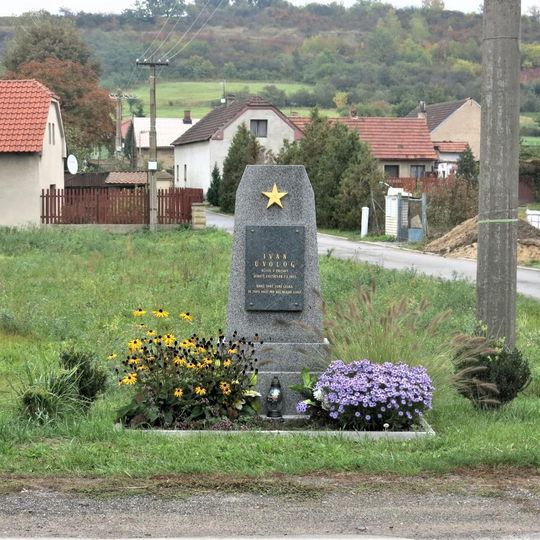 Pomník Ivanu Uvologovi v Červené Písce