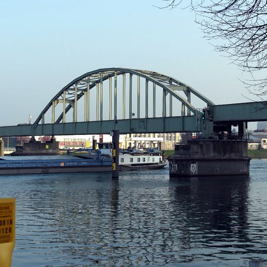 Spoorbrug