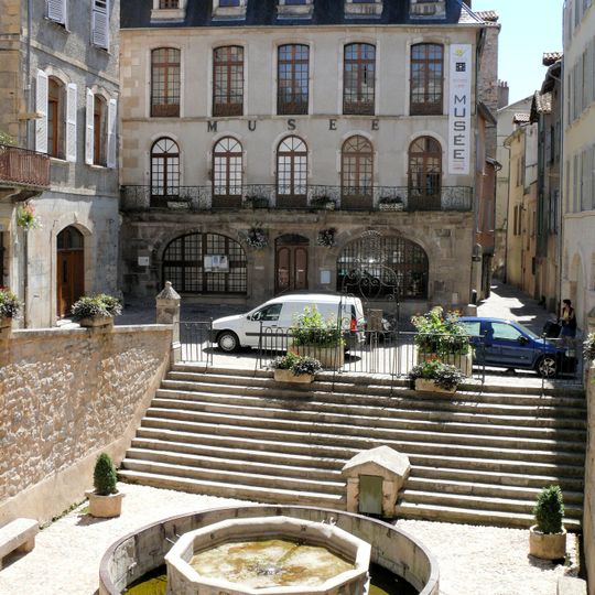 Fontaine monolithe
