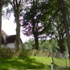 Kleny, dub a lípa u č.p. 23 v Otíně