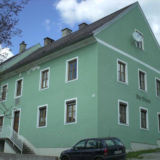 Wohnhaus, Alte Volksschule