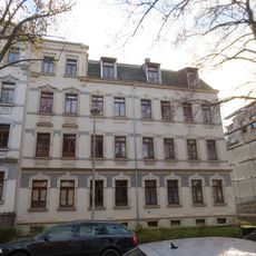 Mietshaus in halboffener Bebauung mit Vorgarten Wilhelm-Weber-Straße 5