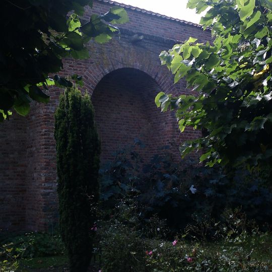 Gedeelte stadsmuur van de zuidelijke omwalling tussen vispoortplein en drogenapstoren