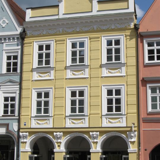 Wohn- und Geschäftshaus