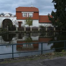 Brána a branka usedlosti čp. 126