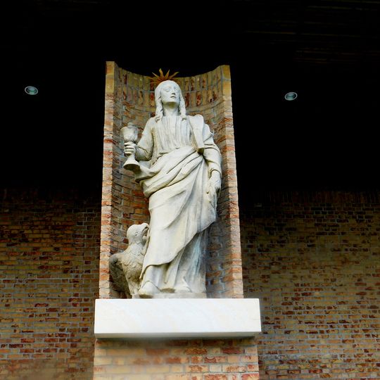 Socha svatého Jana evangelisty v galerii světců na Velehradě