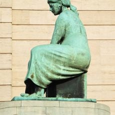 Femme Assise