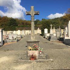 Croix de cimetière de Beynost en pierre