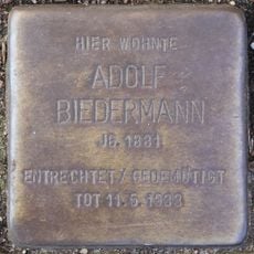 Stolperstein en memoria de Adolf Biedermann